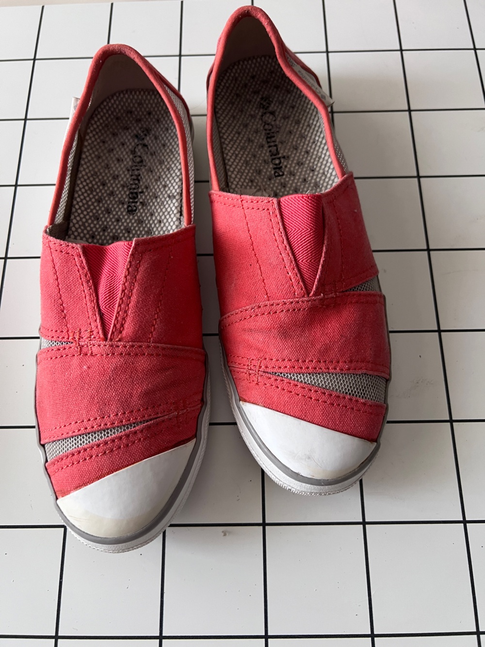 Columbia Women’s Coral Red Slip-On Athletic Shoes EUC Size 7